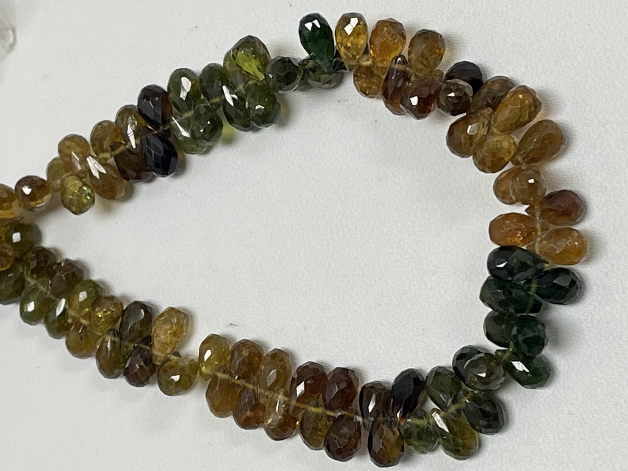 Tundru Sapphire Drop Faceted