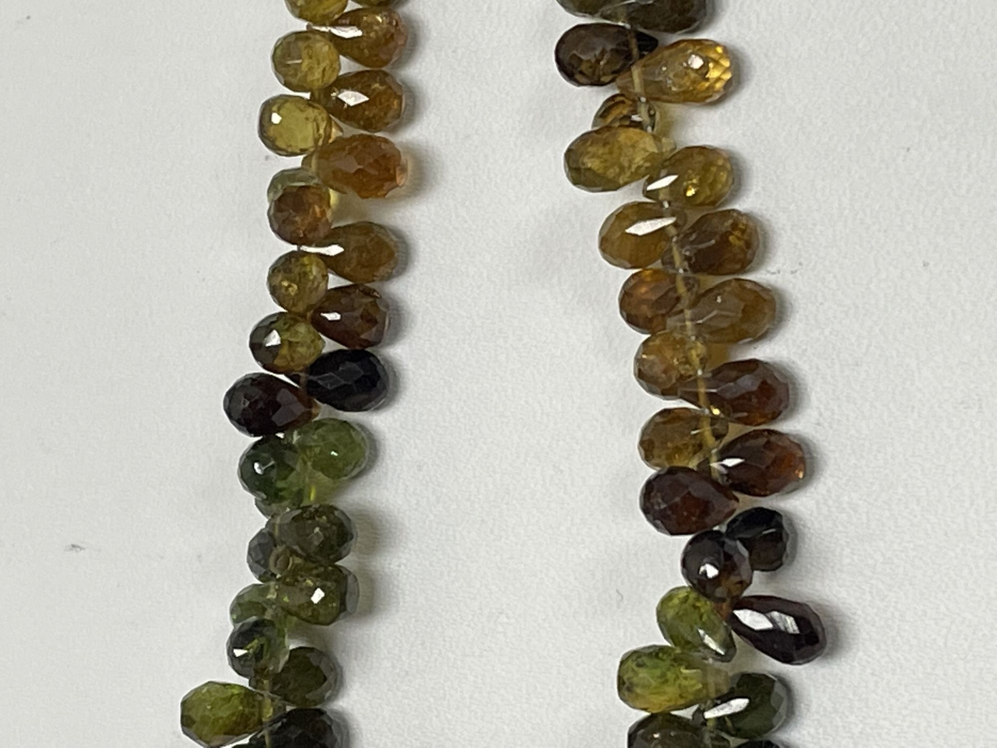 Tundru Sapphire Drop Faceted