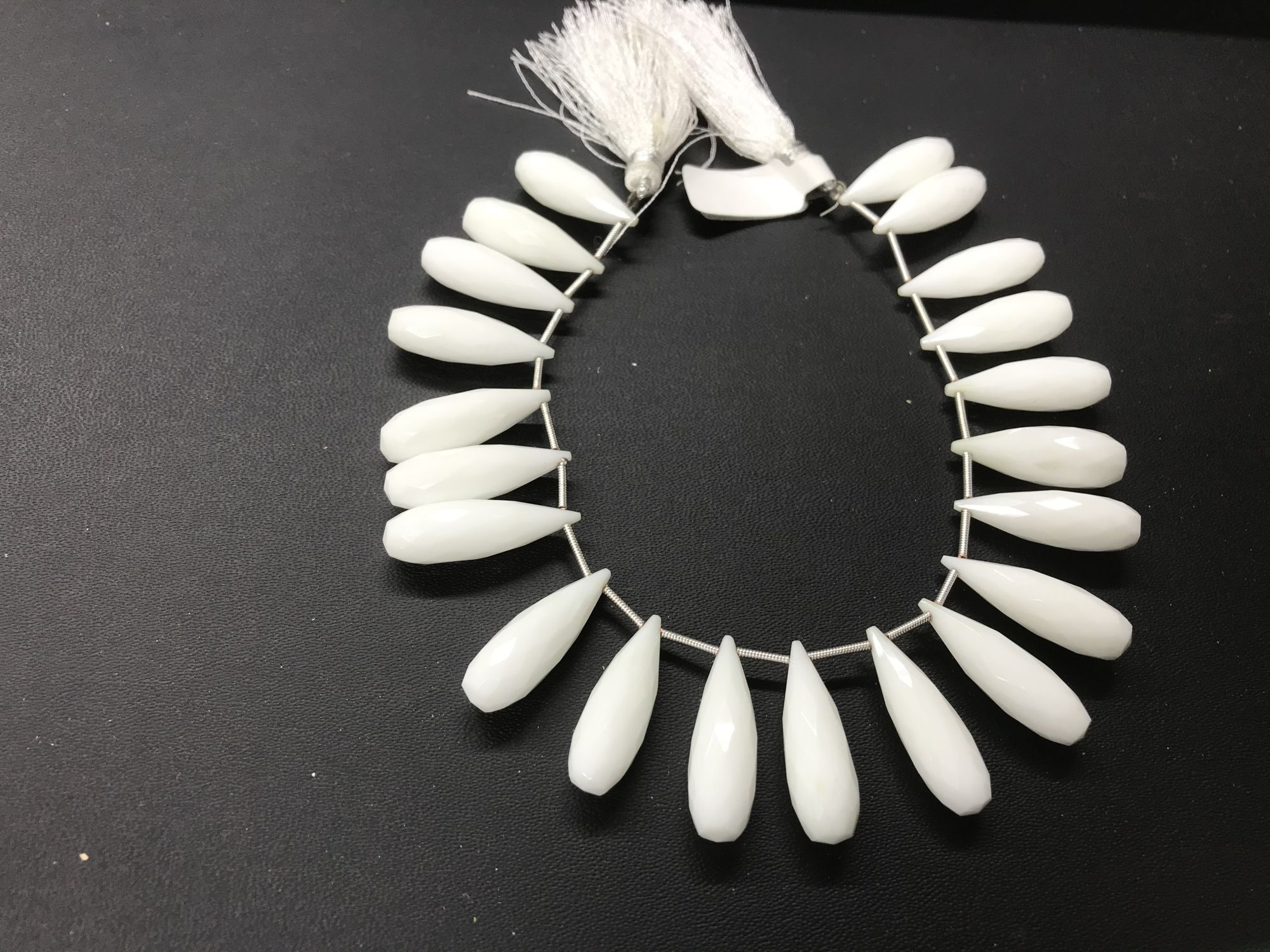 Mliky White Hydro Drops Faceted