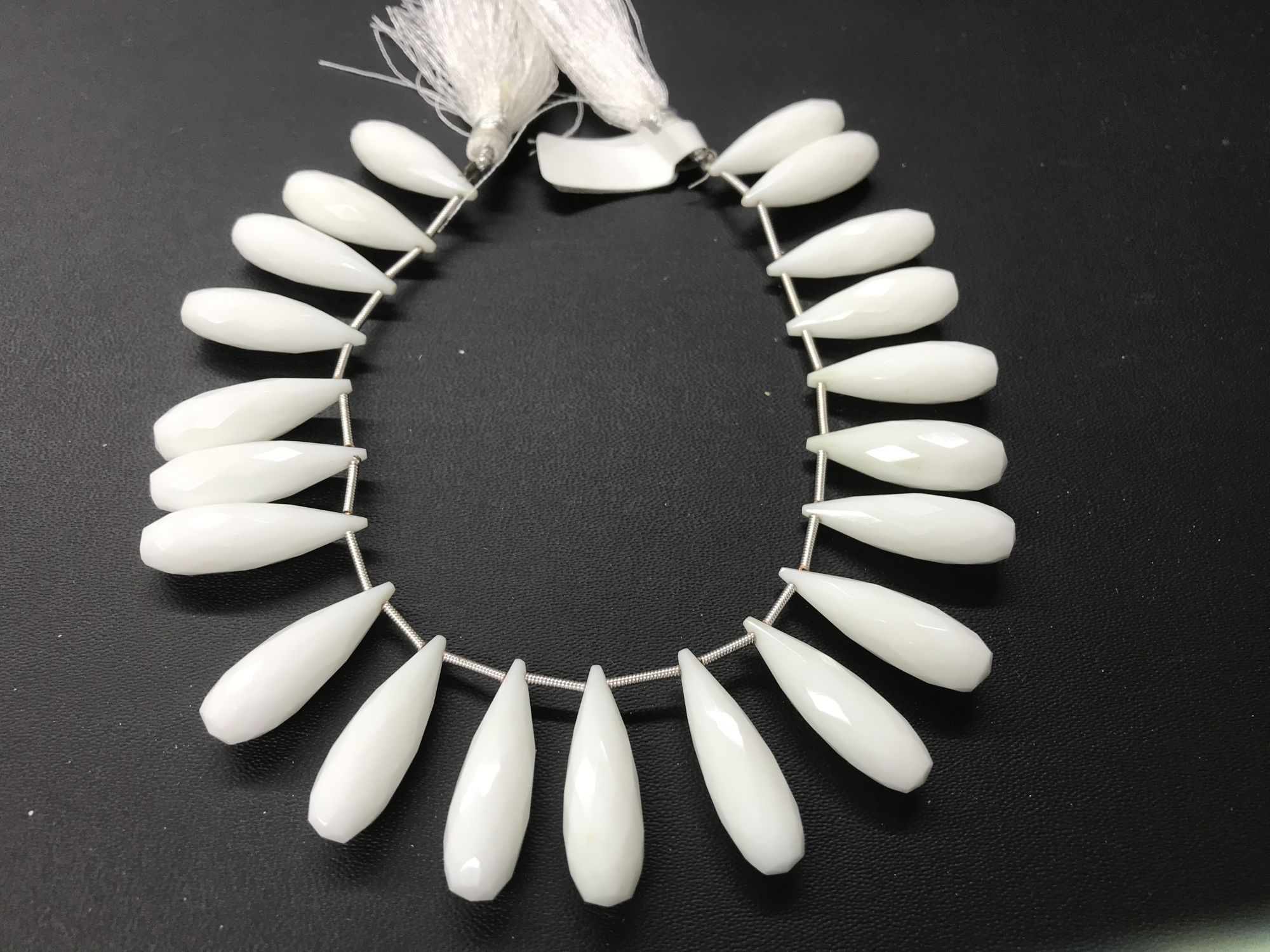 Mliky White Hydro Drops Faceted