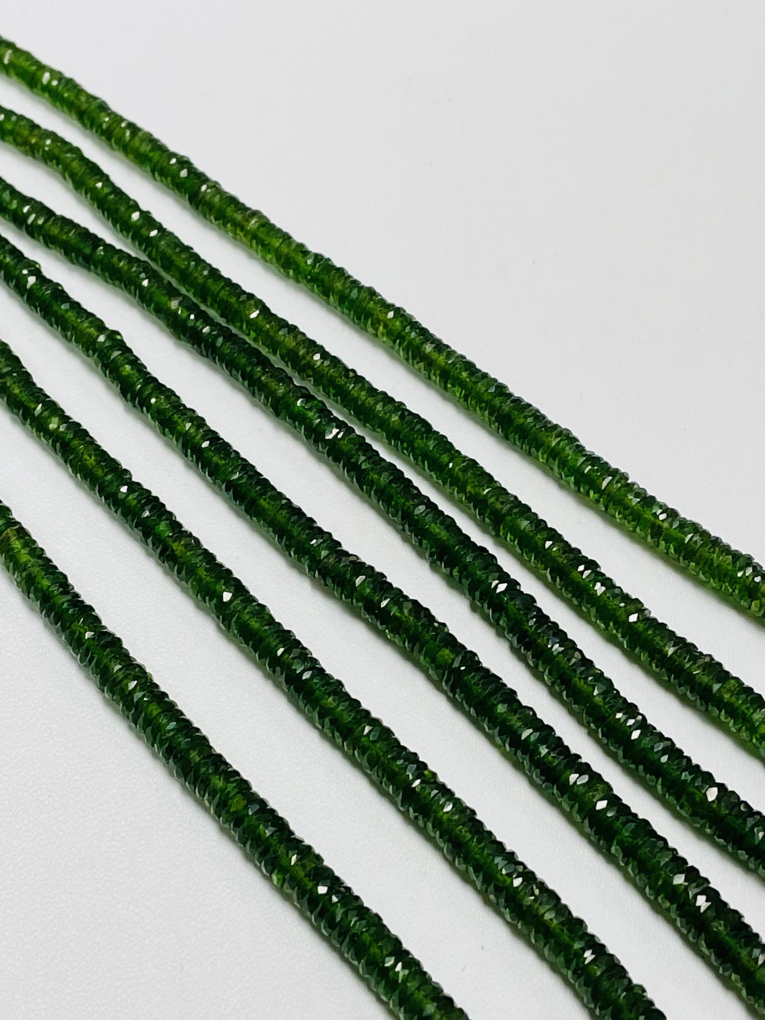 Chrome Diopside Tire Faceted