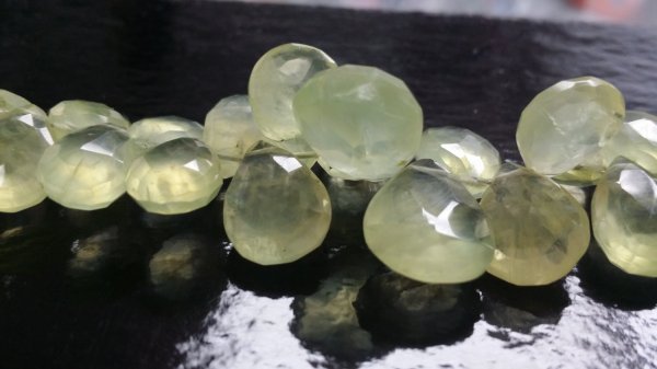 Details about   Natural Prehnite Chalcedony 12X12 mm Trillion Faceted Cut Loose Gemstone AQ01