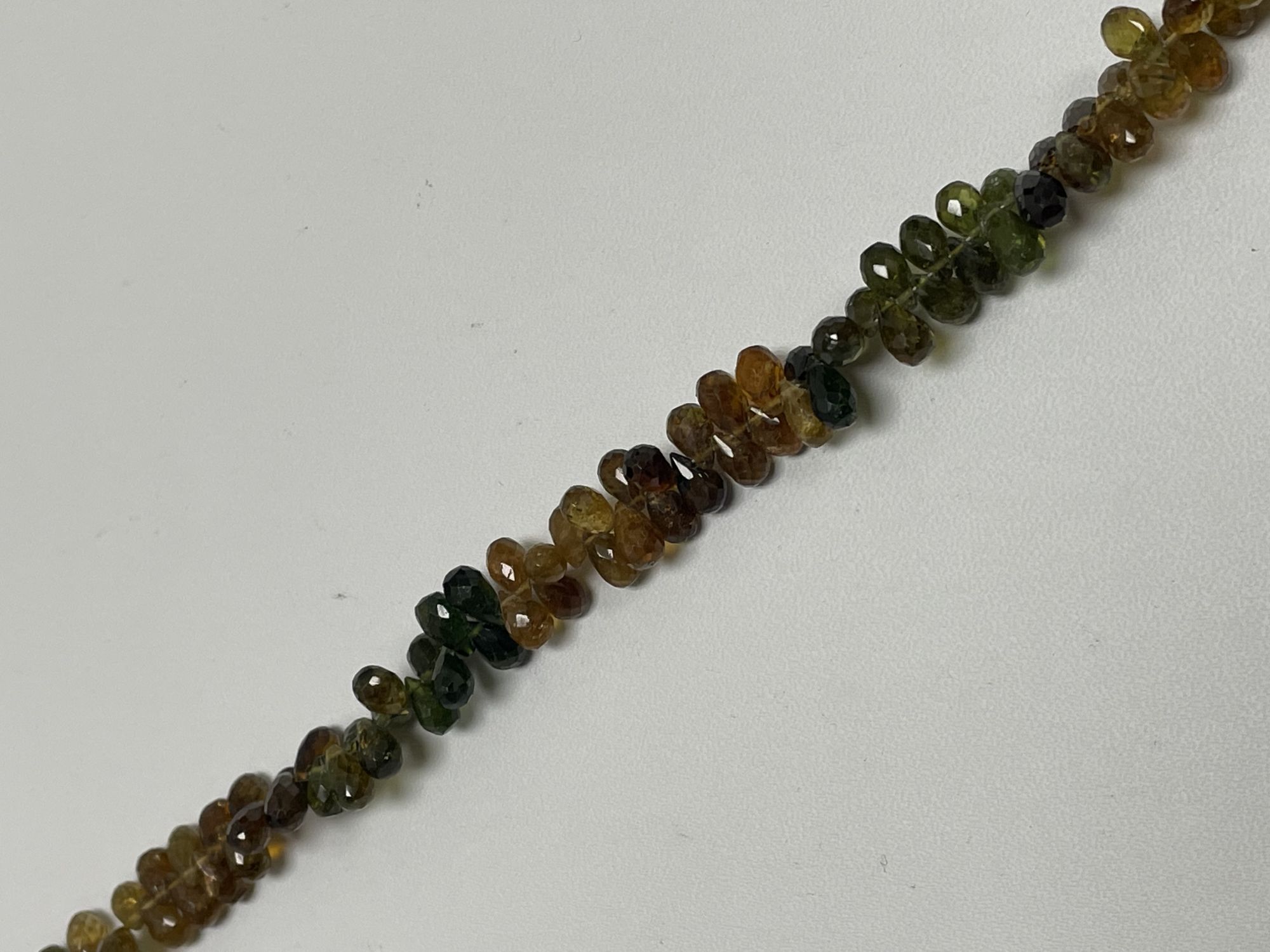 Tundru Sapphire Drop Faceted