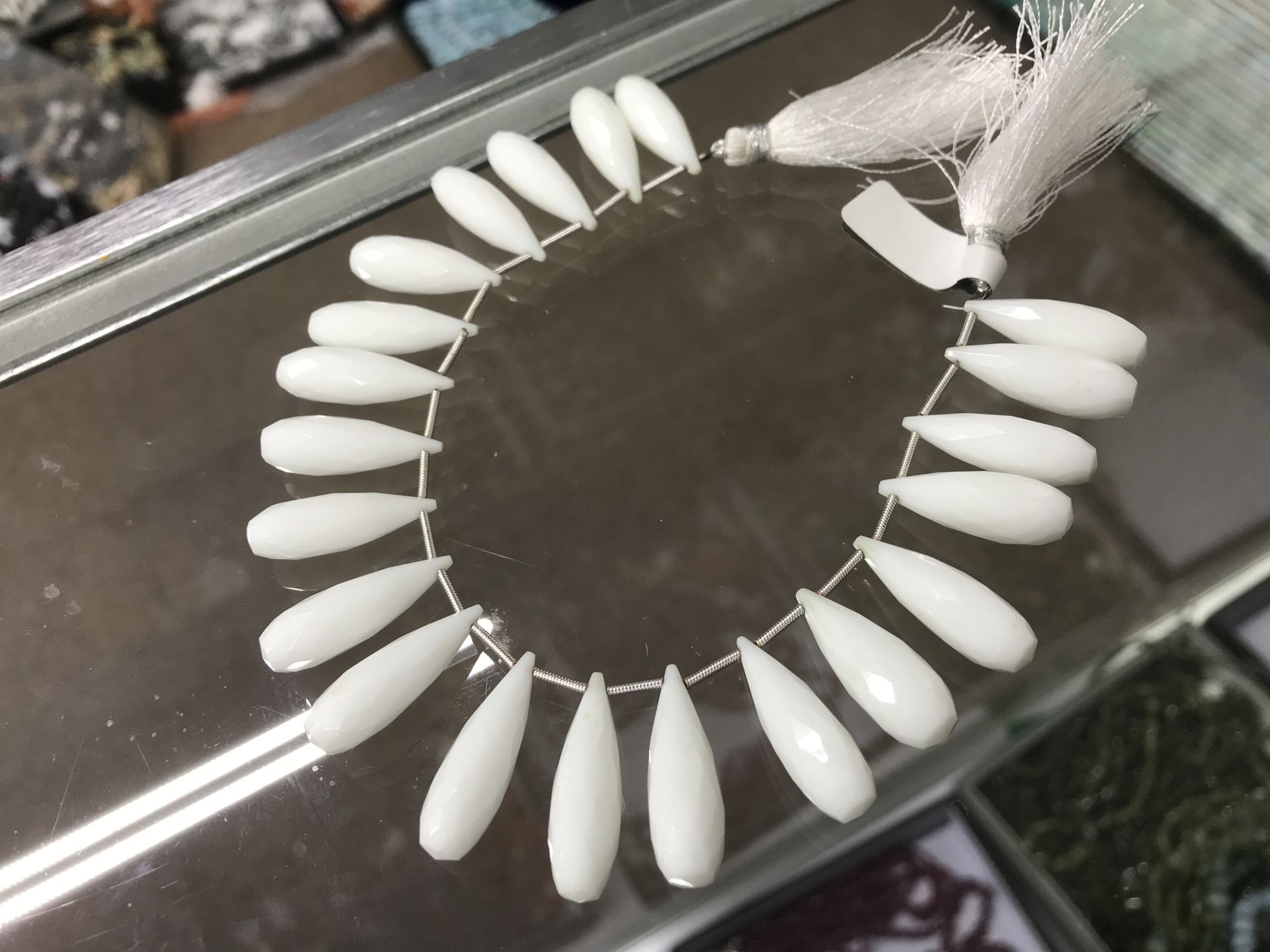 Mliky White Hydro Drops Faceted