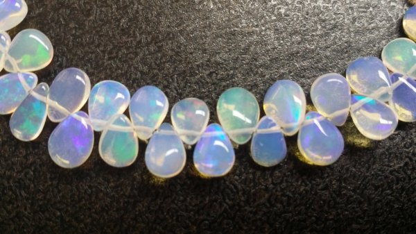 Ethiopian Opal Pears Smooth