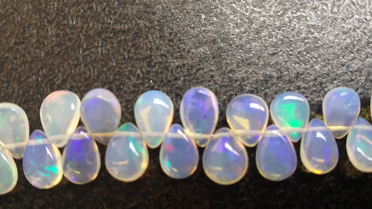 Ethiopian Opal Pears Smooth