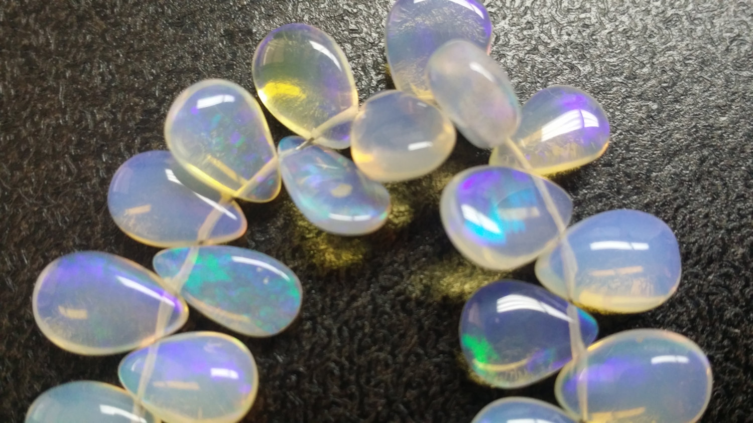 Ethiopian Opal Pears Smooth