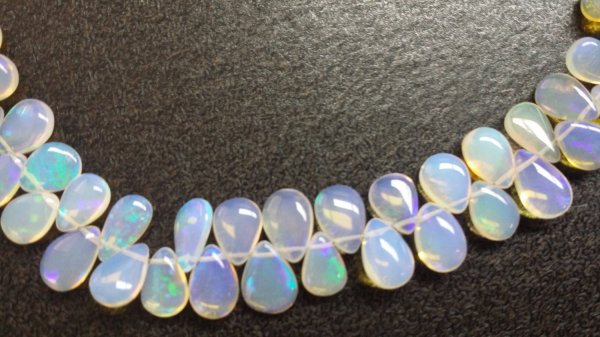 Ethiopian Opal Pears Smooth