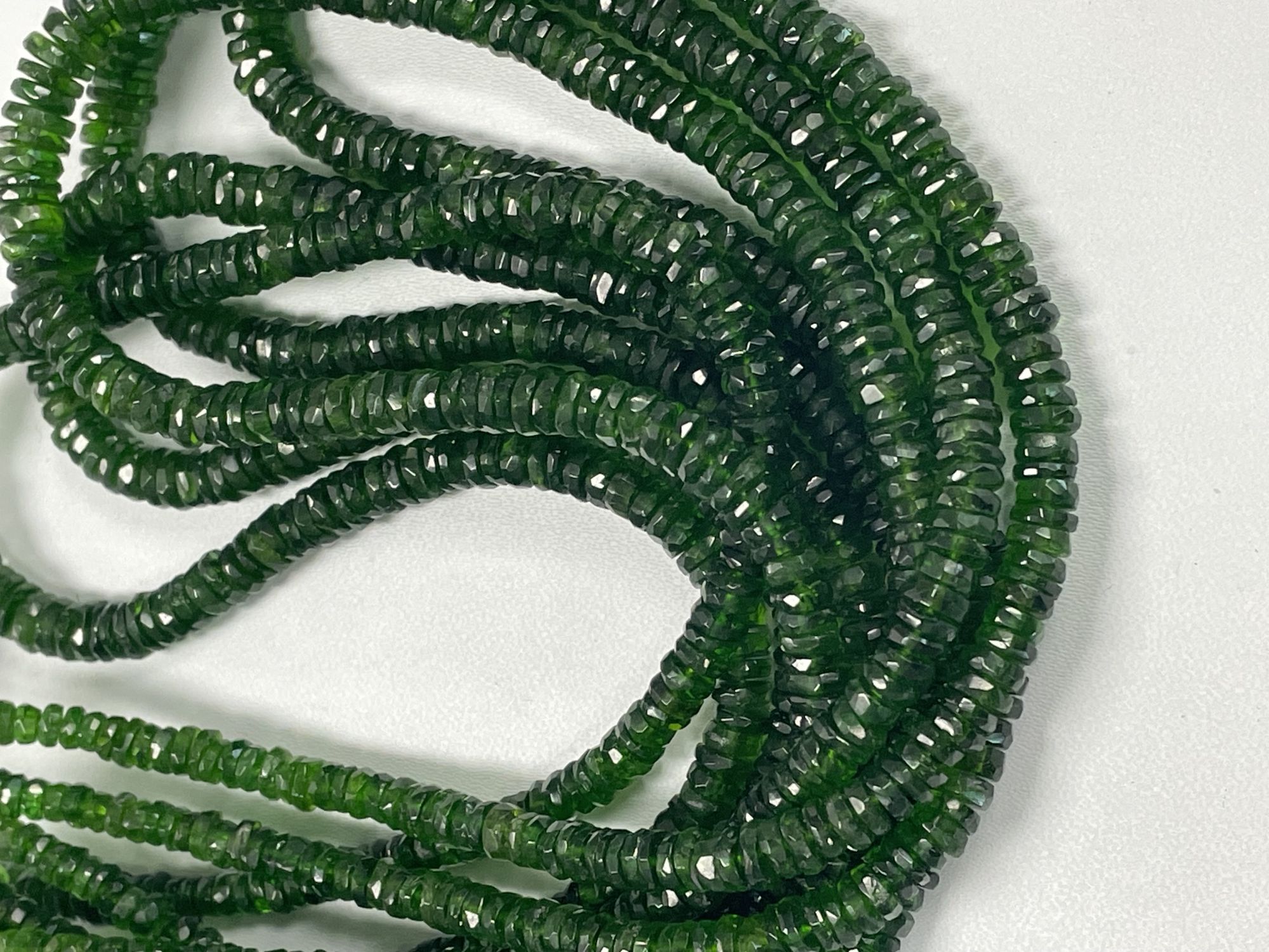 Chrome Diopside Tire Faceted