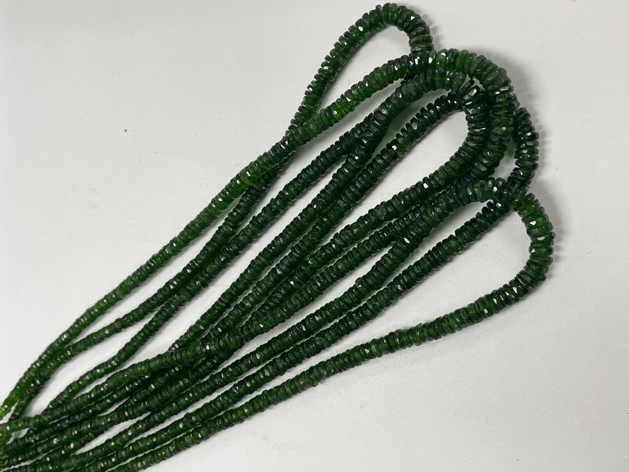 Chrome Diopside Tire Faceted