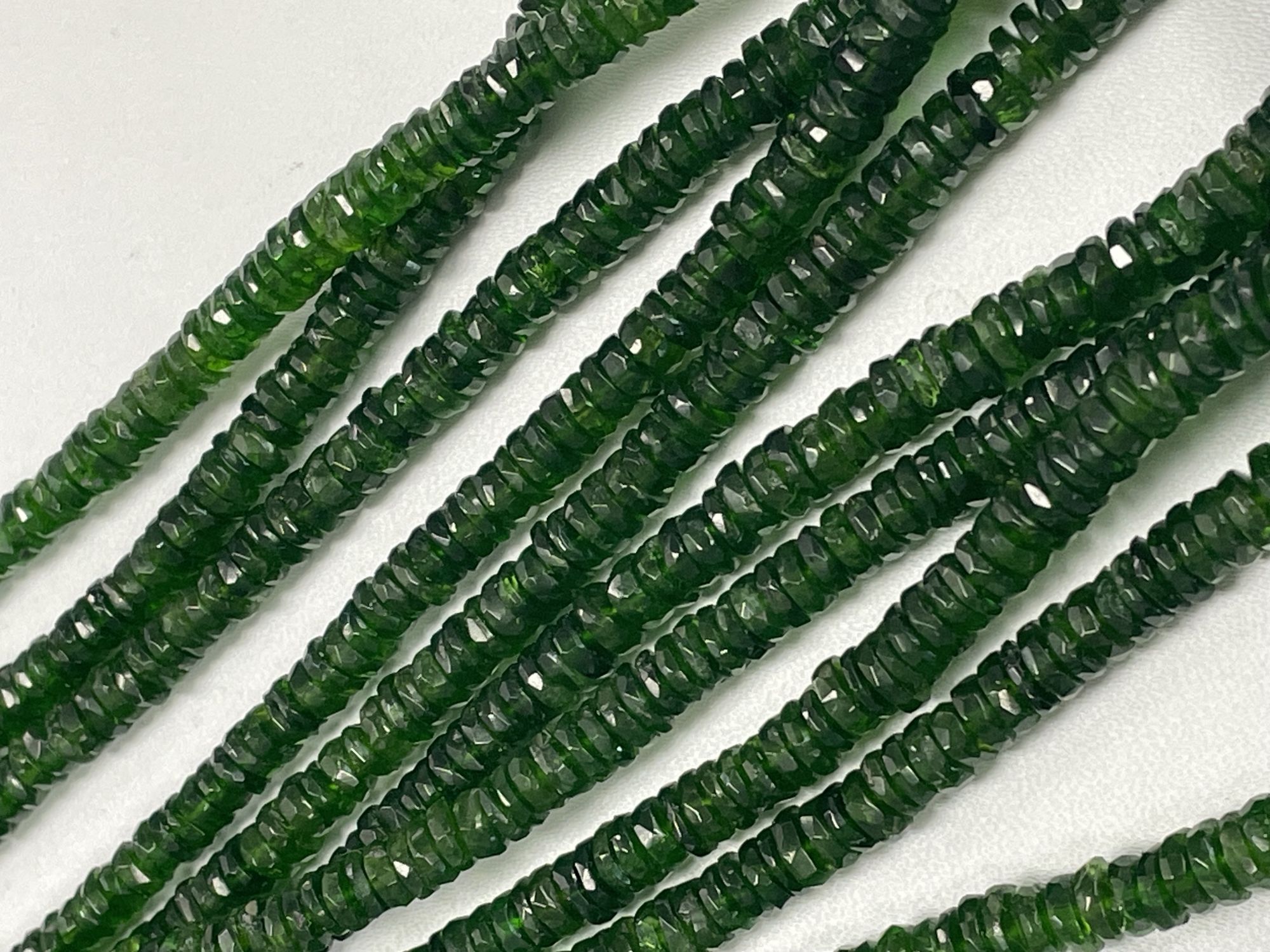 Chrome Diopside Tire Faceted