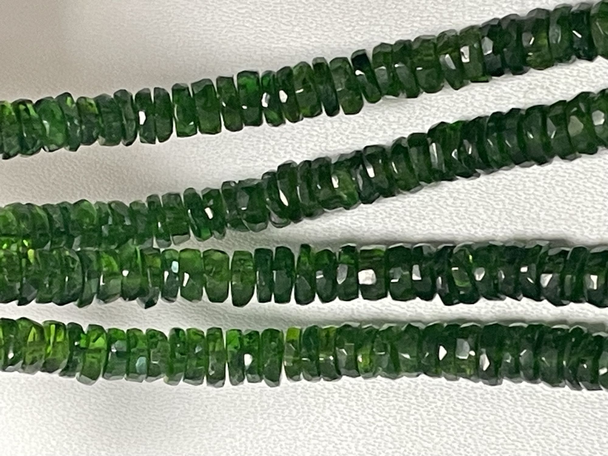 Chrome Diopside Tire Faceted