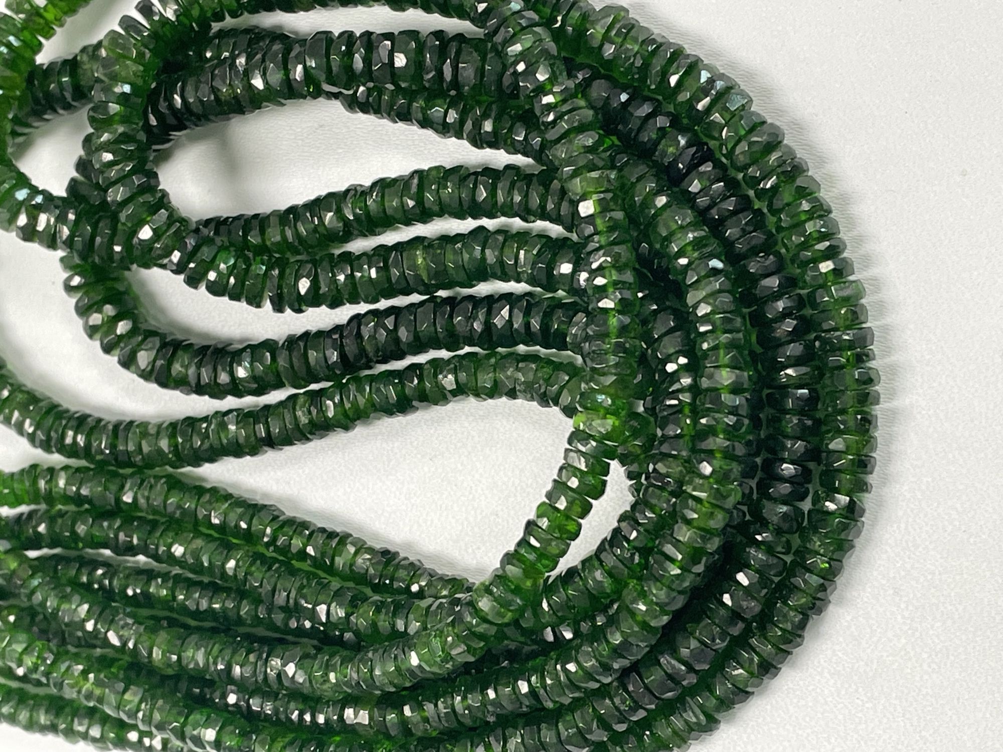 Chrome Diopside Tire Faceted