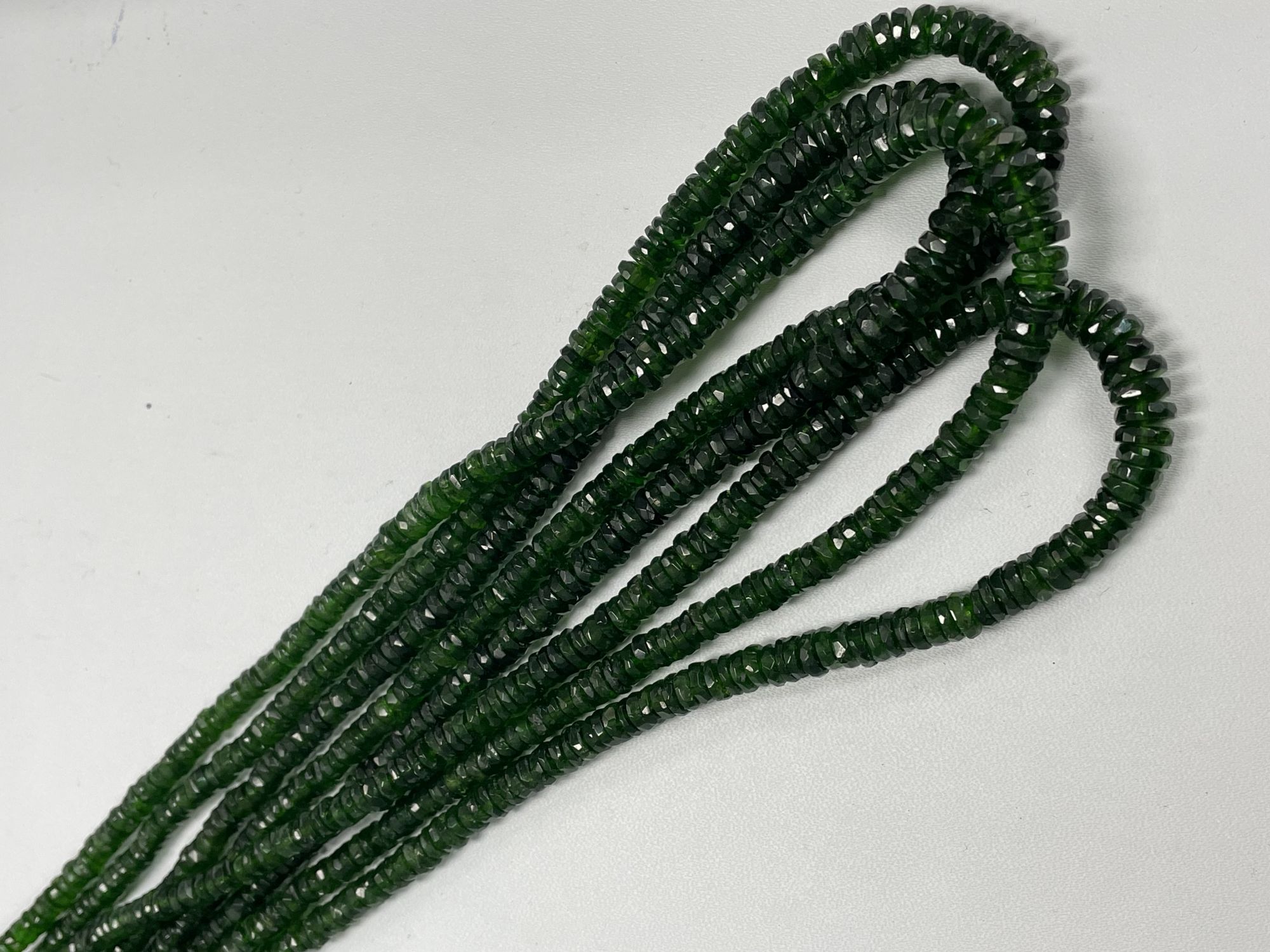 Chrome Diopside Tire Faceted