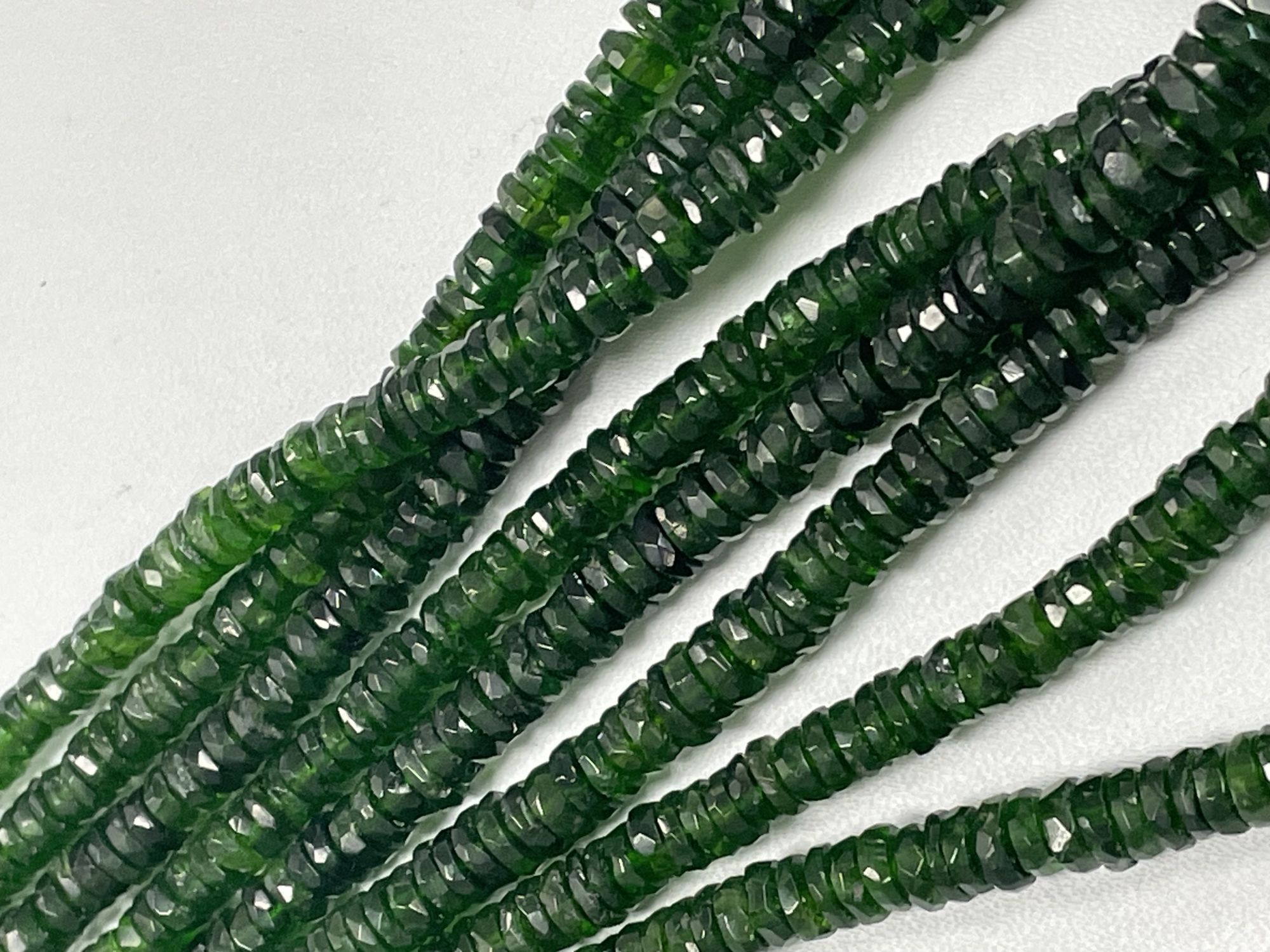 Chrome Diopside Tire Faceted