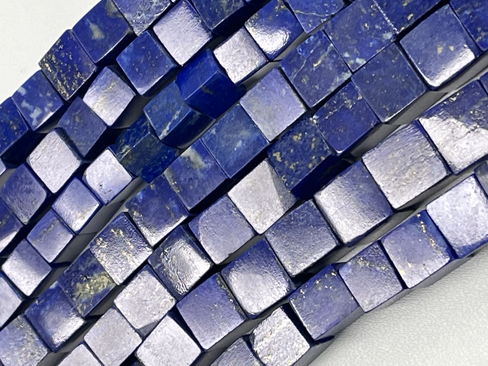 Lapis Cube Faceted