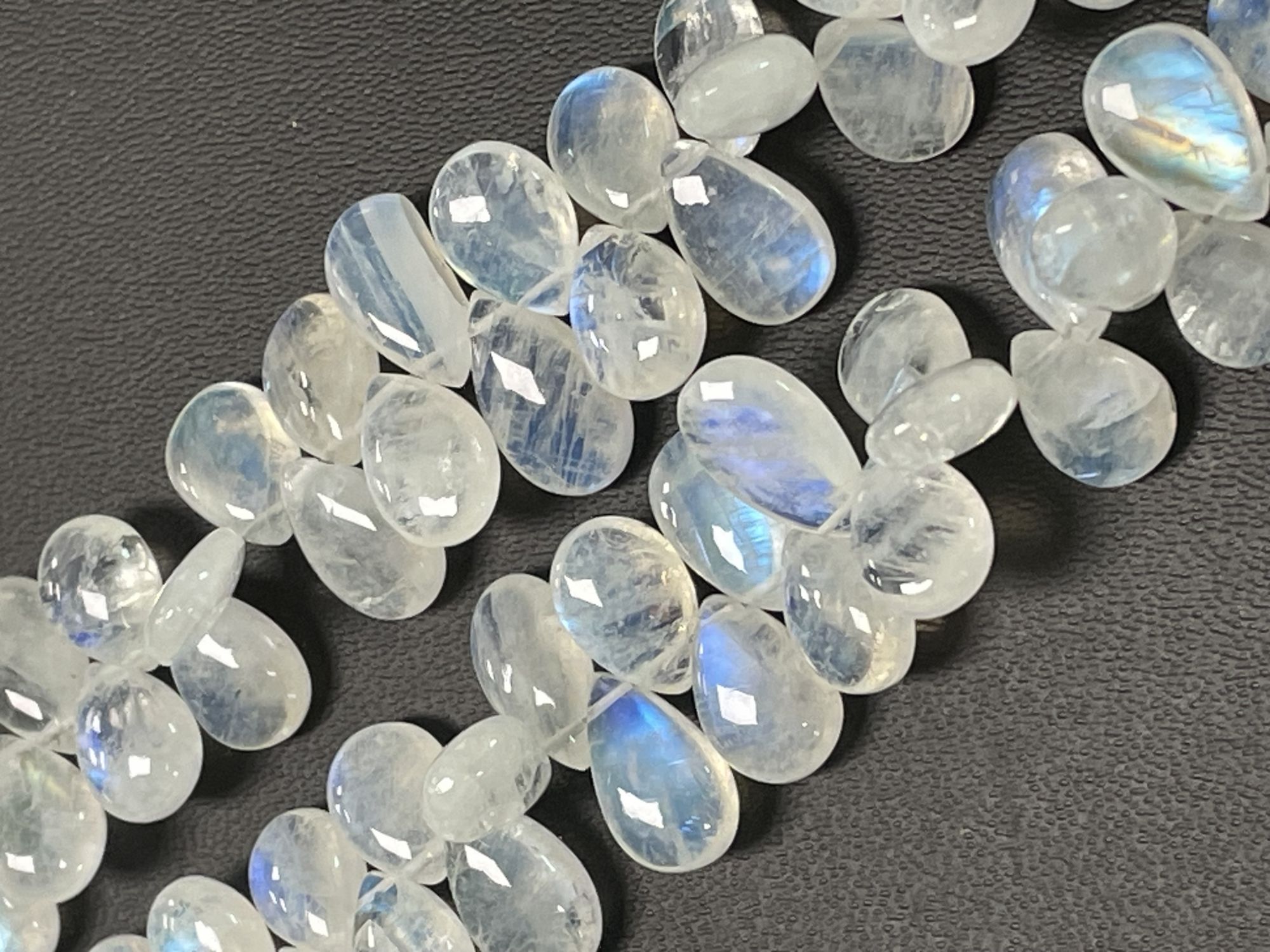 Rainbow Moonstone Pear Smooth