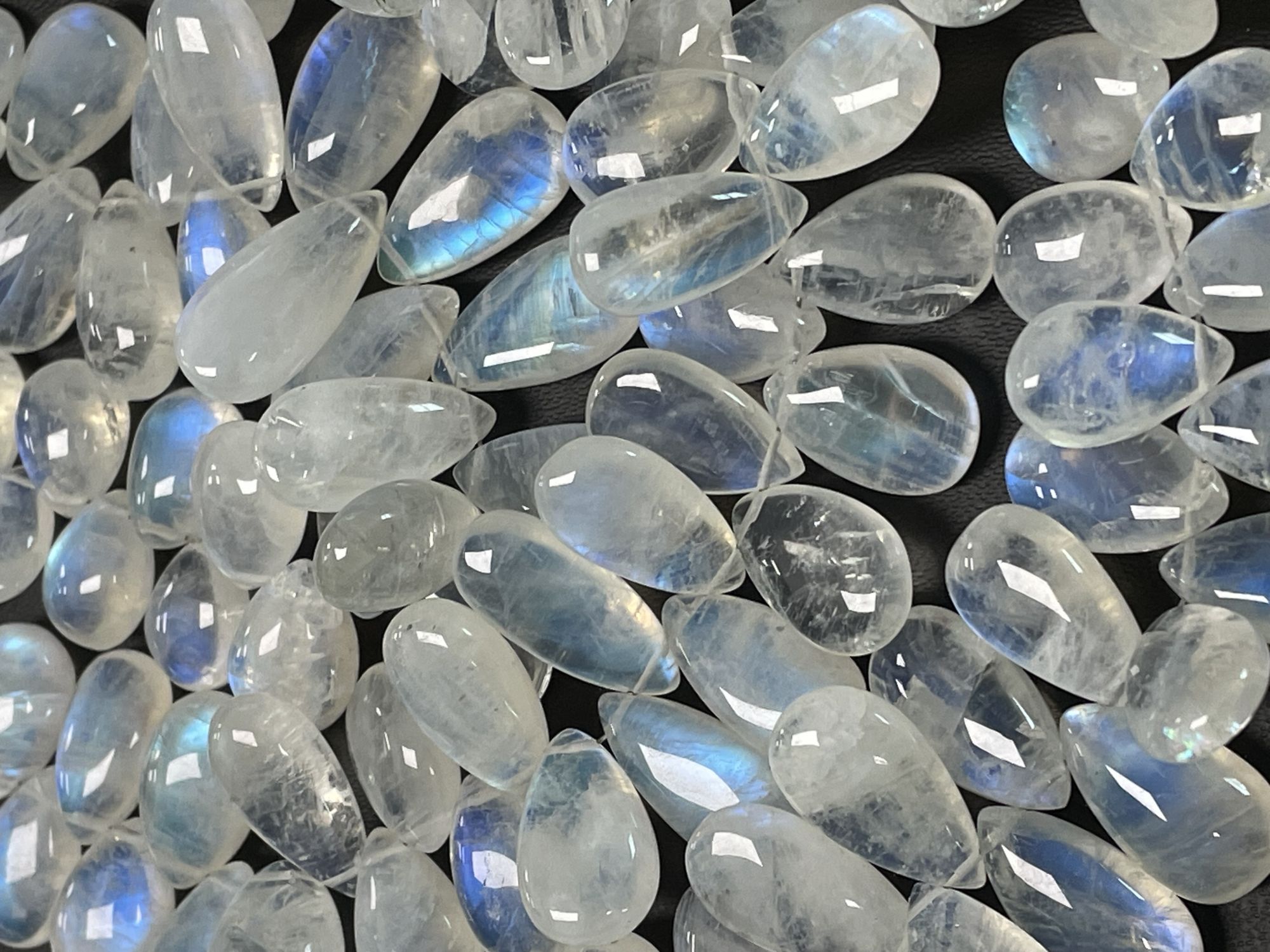 Rainbow Moonstone Pear Smooth