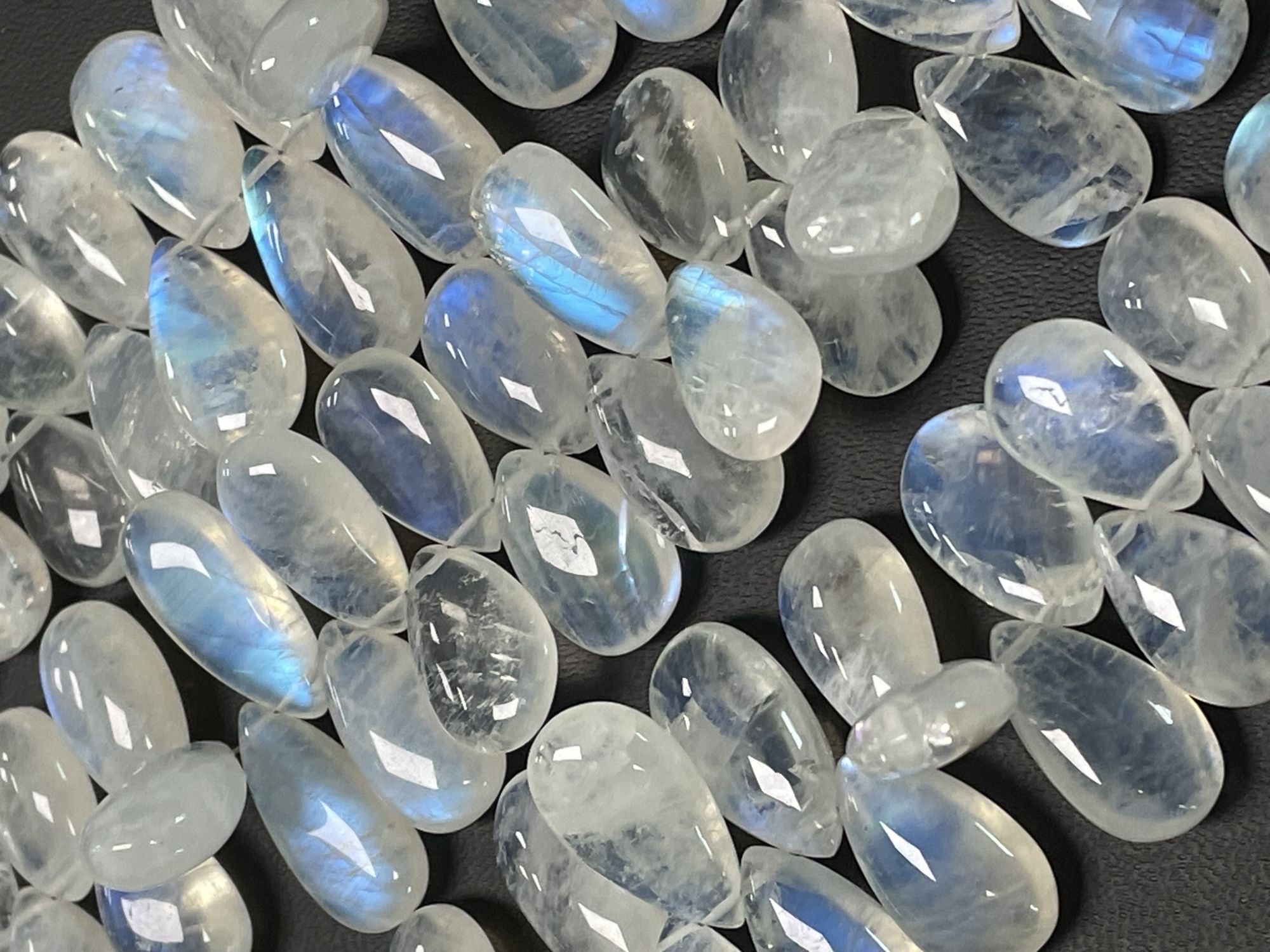 Rainbow Moonstone Pear Smooth