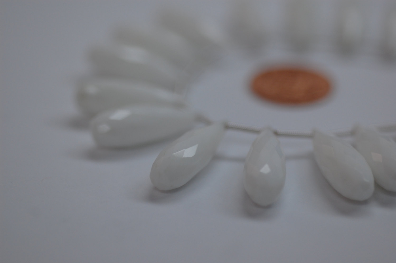 Mliky White Hydro Drops Faceted