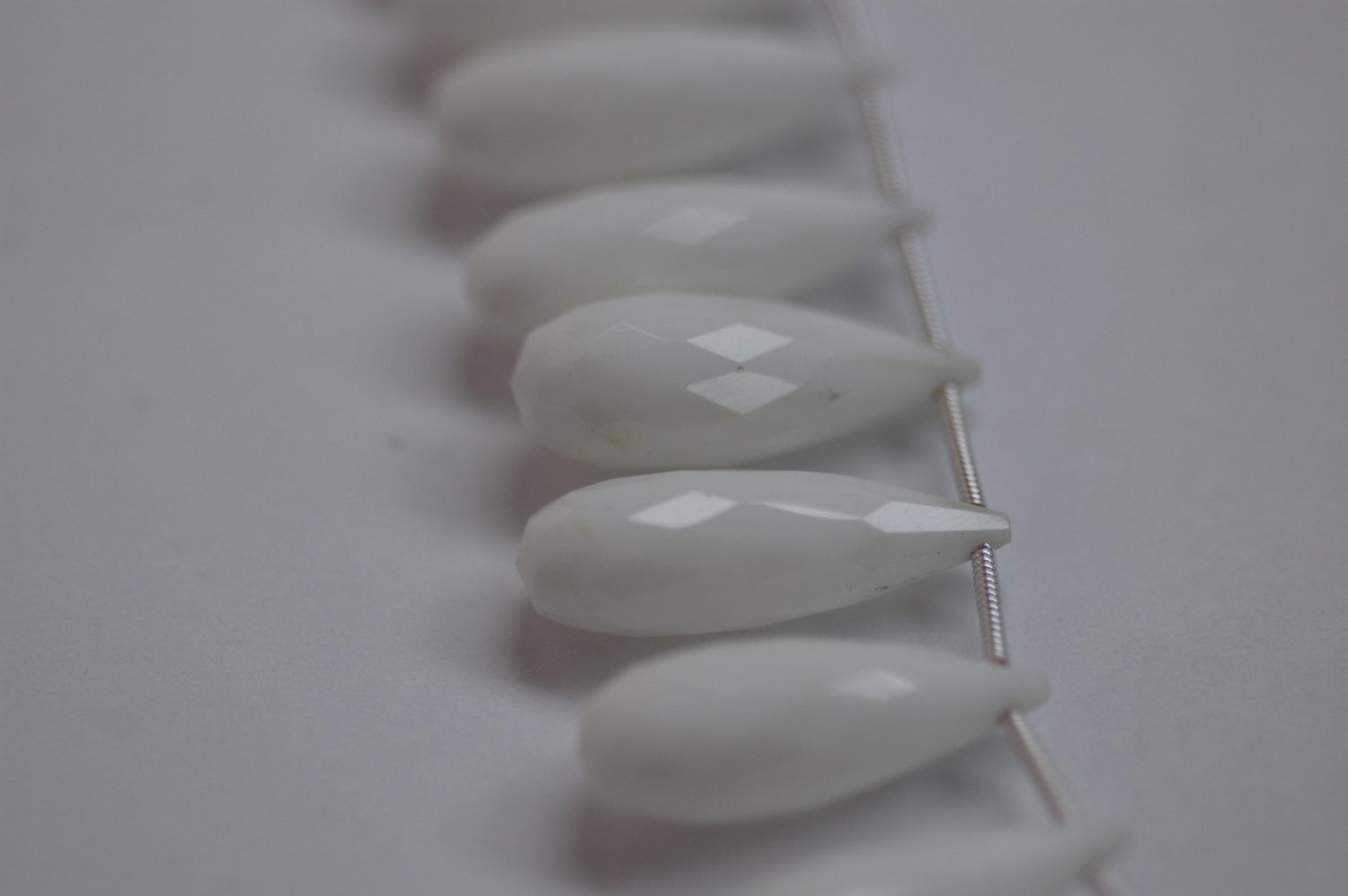 Mliky White Hydro Drops Faceted