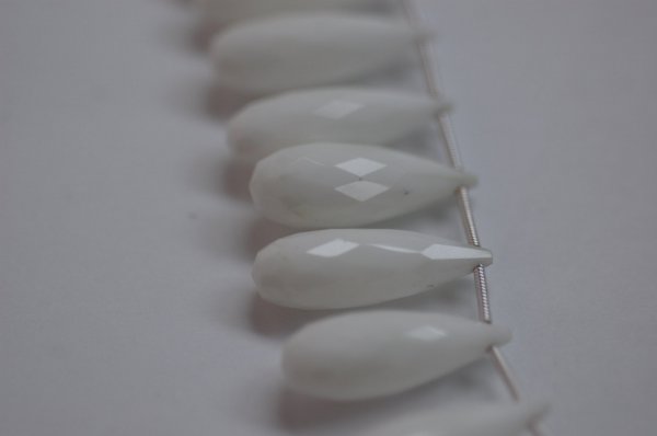 Mliky White Hydro Drops Faceted