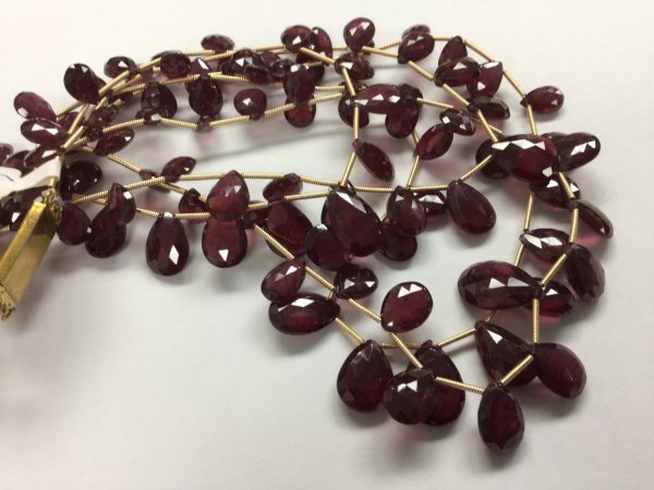 RUBY Pears Faceted SET GF
