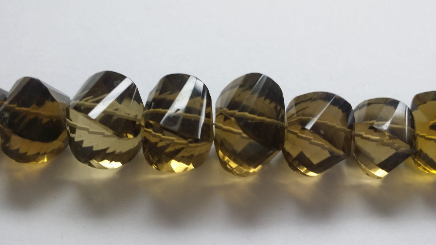 Twisted Drops Faceted